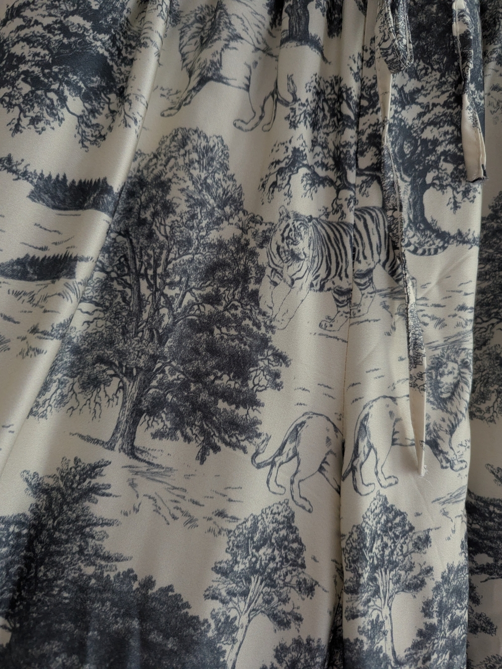 Toile De Jouy Print Wide-Leg Trousers - Picture 6 of 7